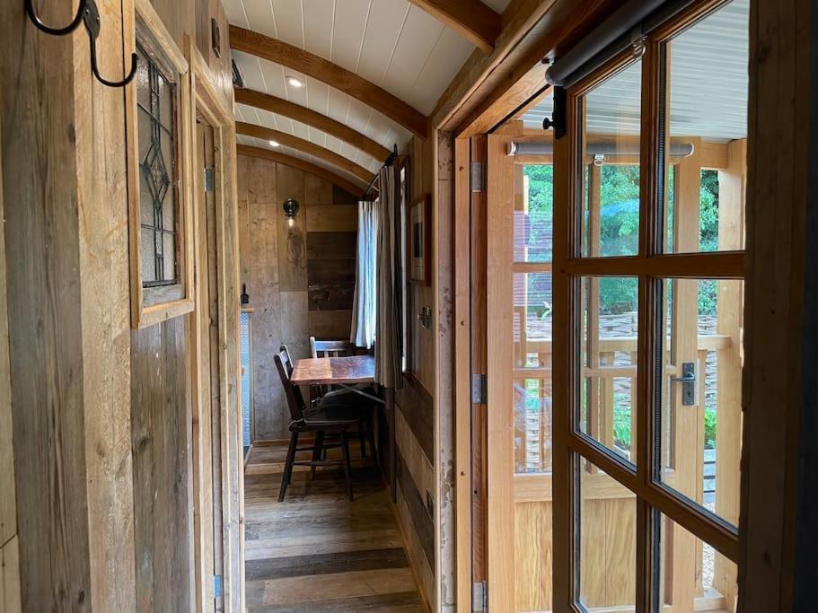 The Walnut Wagon In The Heart Of Mells. Apartment ฟรูม ภายนอก รูปภาพ