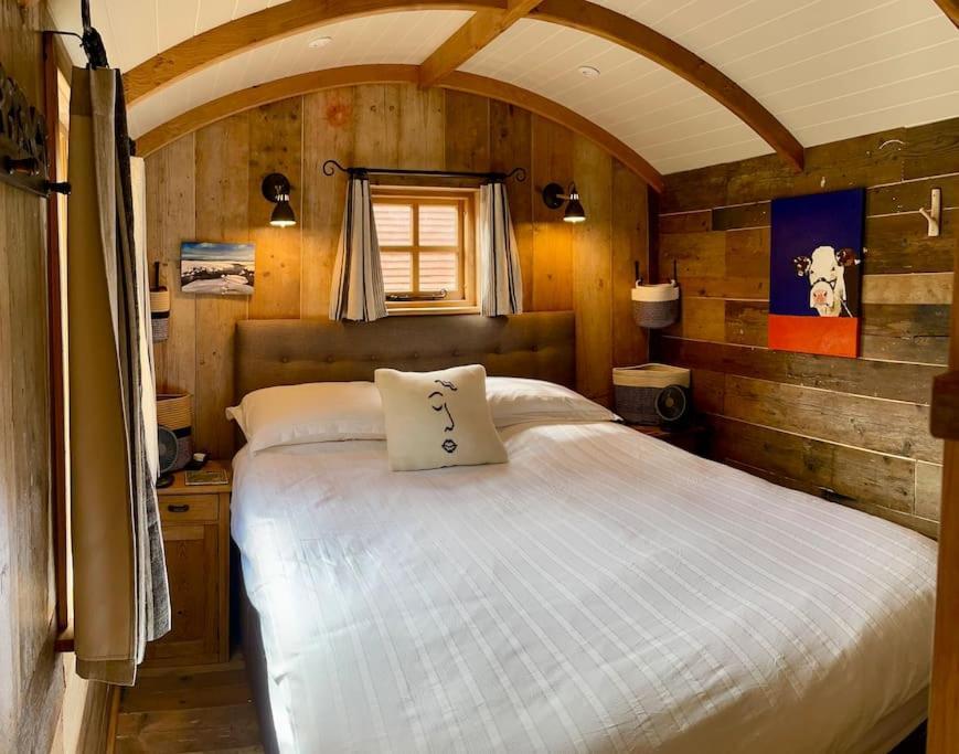 The Walnut Wagon In The Heart Of Mells. Apartment ฟรูม ภายนอก รูปภาพ